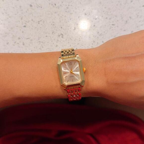 unbranded Other - Gold vintage small watch with white face